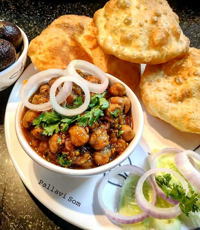 https://img-global.cpcdn.com/recipes/1d9ce5d3344e6a34/680x781cq80/punjabi-chole-bhature-recipe-main-photo.jpg