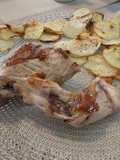 Conejo a la plancha con patatas al horno y alioli light