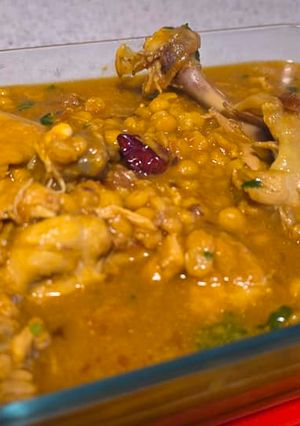 A picture of Murgh channa dal.