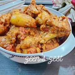 A picture of Chicken with Baby Potatoes or Aloo Chicken.