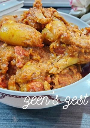 A picture of Chicken with Baby Potatoes or Aloo Chicken.