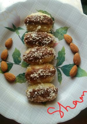 A picture of Bread chum chum with chocolate stuffing.