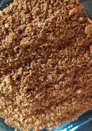 A picture of Dabeli masala.