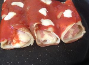 Una foto de Canelones de jamón y queso express (rinde aprox 6 canelones)