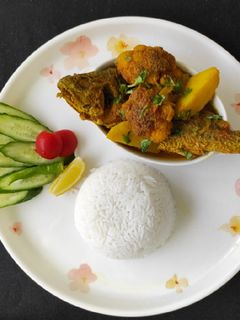ফুলকপি আলু দিয়ে ভোলা মাছের ঝোল (fulkopi aloo diye bhola macher jhol recipe in Bengali) রেসিপির প্রধান ছবি
