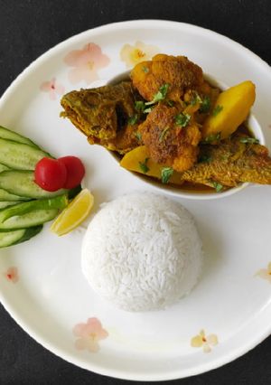 ফুলকপি আলু দিয়ে ভোলা মাছের ঝোল (fulkopi aloo diye bhola macher jhol recipe in Bengali) রেসিপির প্রধান ছবি