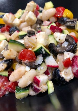 Une photo de Salade de haricots blancs à la grecque