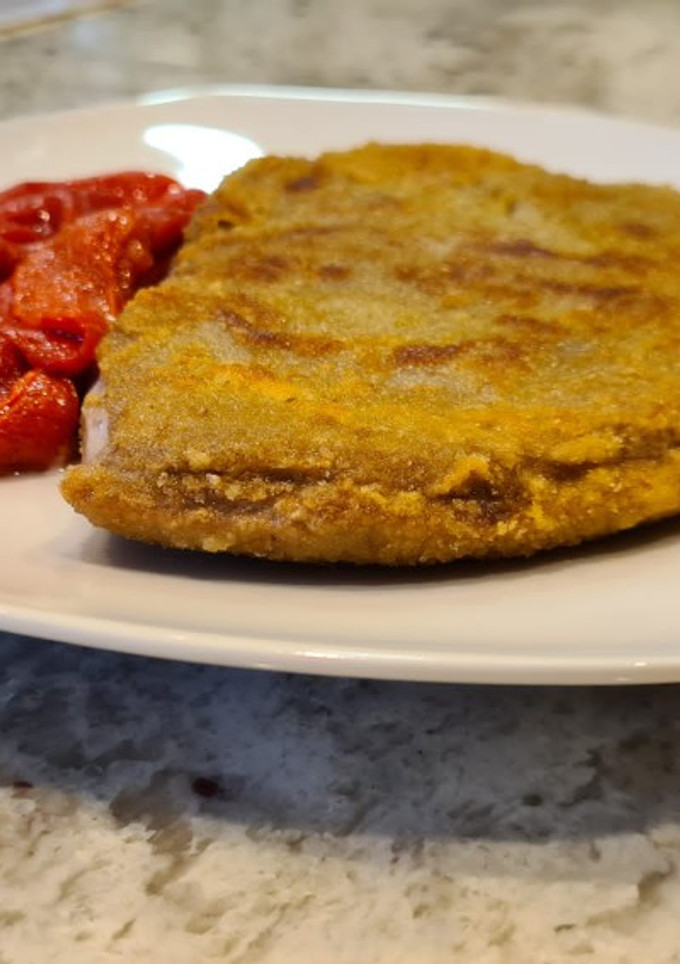 Una foto de Cachopo de ternera con pimientos del piquillo