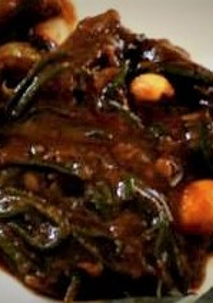 Una foto de Romeritos navideños con garbanzos al mentidero