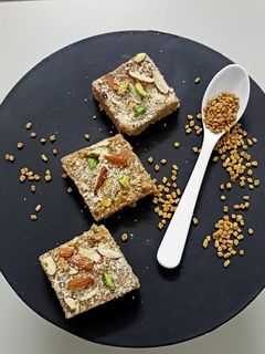 મેથી પાક (Methi Paak Recipe In Gujarati) રેસીપી મુખ્ય ફોટો