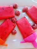 Polos saludables de yogur griego y frambuesas