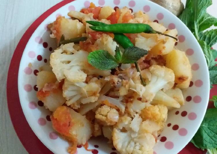 Aloo gobhi tamater wale