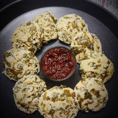 A picture of Palak UradDal Idli.