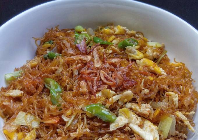 Ini dia! Cara gampang memasak Bihun goreng cabe ijo  sempurna