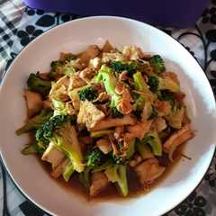 รูปของ Oseng tahu brokoli saus tiram