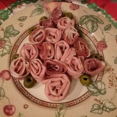 A picture of Albero di salumi 🎄.