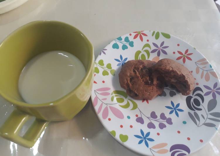 Langkah Mudah untuk Menyiapkan Soft Chewy Choco Chip Cookies, Bisa Manjain Lidah