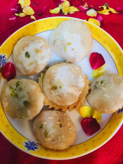चीनी खस्ता मट्ठी (Chini khasta mathi recipe in hindi) रेसिपी मुख्य फोटो