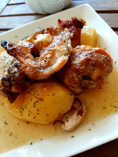 Una foto de Pollo al horno con ajos y limón... Muy fácil!!!