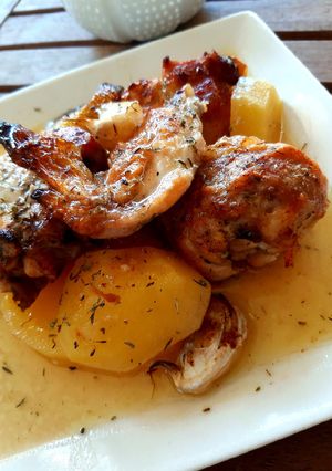 Una foto de Pollo al horno con ajos y limón... Muy fácil!!!