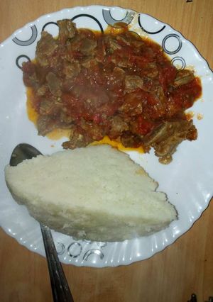 A picture of Carbonate of beef and ugali.