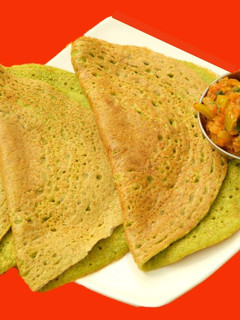 பெசரட்டு (Pesarettu recipe in tamil) செய்முறை முக்கிய புகைப்படம்