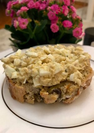 Tonhalkrém házi olívás kenyérrel 🐟🍞 recept fotója