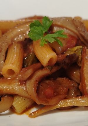 Foto di Sedani con Funghi Paxillus Involutus e Pomodorini