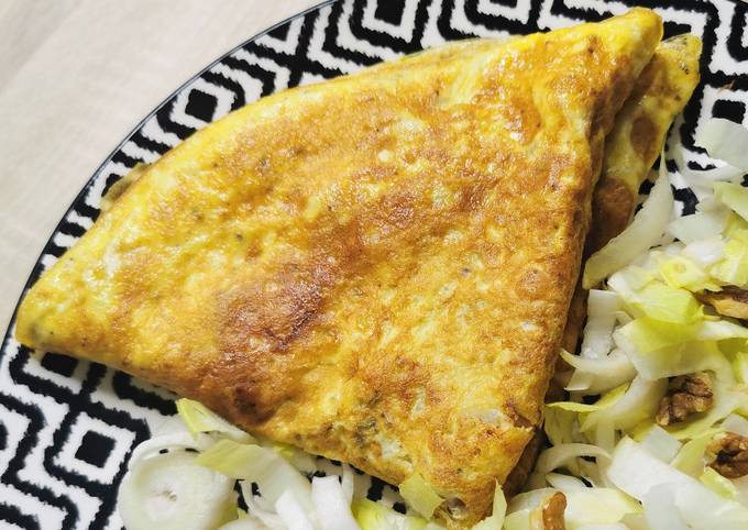 Omelette lardons, oignons, emmental tournée