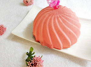 A picture of Red Velvet Mousse Cake (Fusion Entermet).