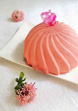 A picture of Red Velvet Mousse Cake (Fusion Entermet).