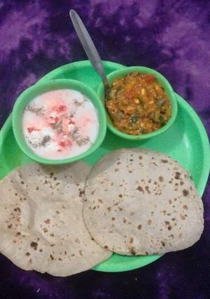 मुलायम रोटी(Mulayam roti recipe in hindi) रेसिपी मुख्य फोटो