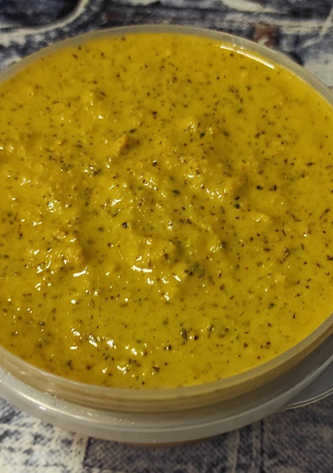Una foto de Crust and spice dressing. Cambio de nombre: Aderezo o salsa recicle