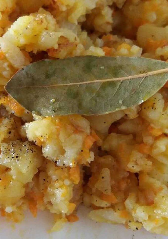 Una foto de Patatas, cebolla y zanahoria