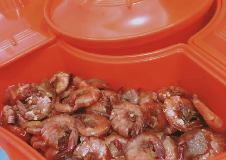 Tumis udang asam manis pedas