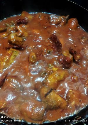 عکسی از دستور خوراک مرغ با گوجه خشک