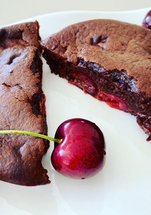 Une photo de Clafoutis-Cake au chocolat et aux cerises 🍒