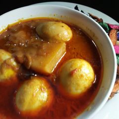A picture of Aloo anda gravy.