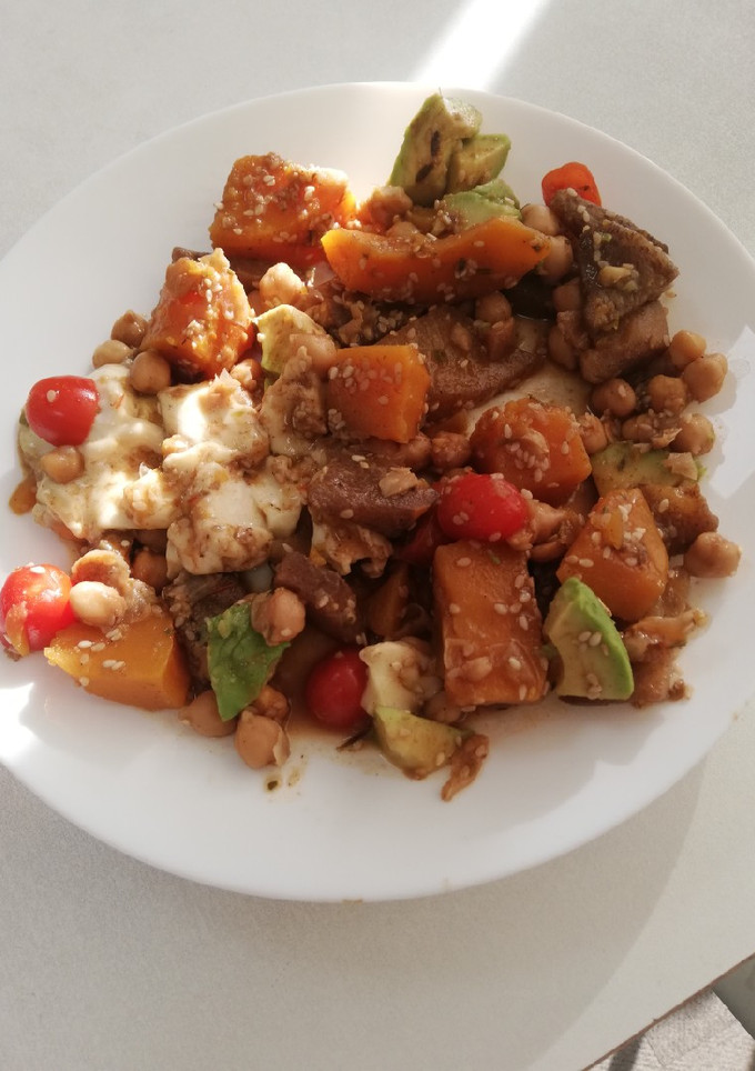 Una foto de Salteado de Garbanzos, calabaza y caqui
