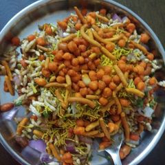 A picture of Chatpata Bhel in home.