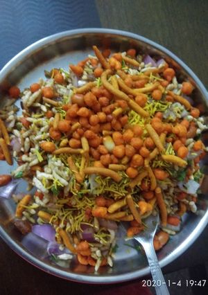 A picture of Chatpata Bhel in home.