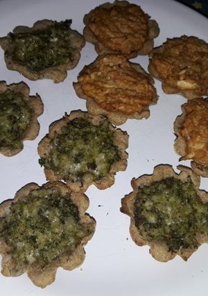 Una foto de Canapé de pollo y de brócoli