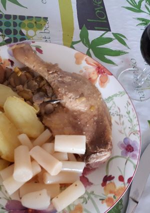 Une photo de Canard cuit au four et salsifis au vinaigre