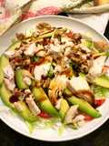 สลัดผักรวม อโวคาโด ไก่ย่าง
