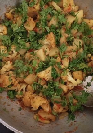 A picture of Aloo gobhi.