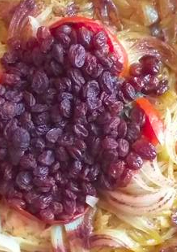 Una foto de Tajín marroquí de pollo y pasas