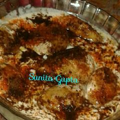 A picture of Dahi bhalle.