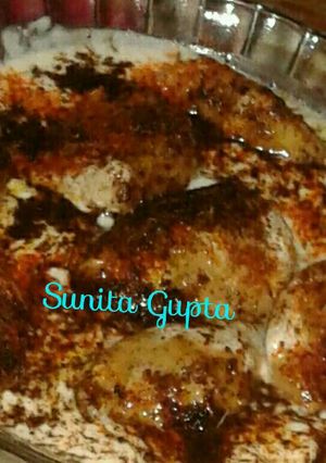 A picture of Dahi bhalle.