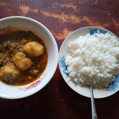 A picture of Potatoes stew with rice.