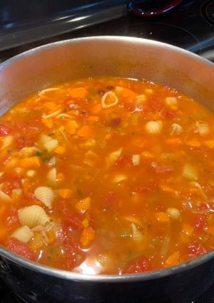 Une photo de Soupe aux légumineuses style minestrone